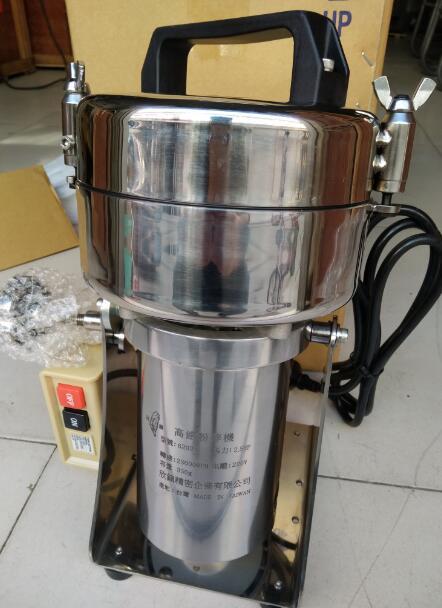 賽(sai)優牧業實(shi)驗(yan)室飼料化驗(yan)采用中(zhong)國(guo)臺灣(wan)欣鎮6202粉碎(sui)機(ji)！